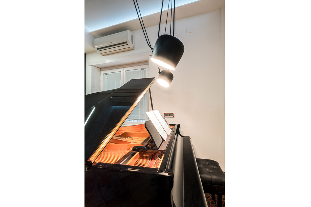 Casa del Pianista - Particolare del salone - Luci AIM by Flos